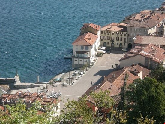 Arona Piazza del Popolo, vista panoramica dal Parco della Rocca Borromea di Arona  
