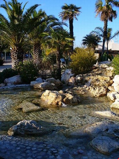 Lungomare - Uno dei giardini del Lungomare di San Benedetto del Tronto - Peter Forster - Peter Forster - Creative Commons Attribution-Share Alike 2.0 Generic