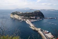 nisida vista dal parco virgiliano napoli
