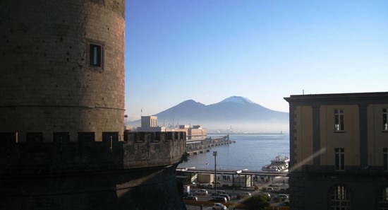 Vesuvio visto da Piazza Plebiscito