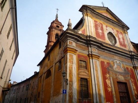  una bella chiesa nel centro della cittadina  