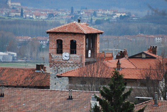 torretta campanaria con orologio