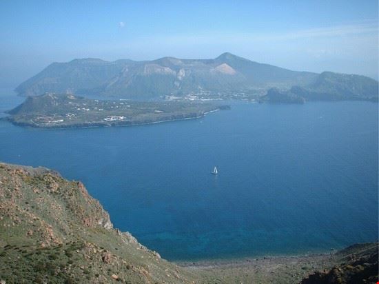 Giro dell'isola in barca - Veduta dell'isola di Vulcano dall'Osservatorio Geofisico di Lipari