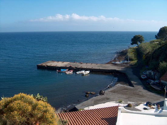 Il porto della frazione di Gelso