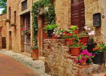 Primavera in Toscana - borgo medievale di Certaldo Alto (FI)