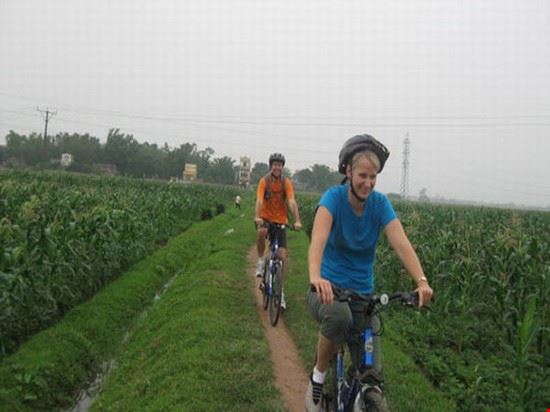  
Cycling to Hanoi suburb day trip  