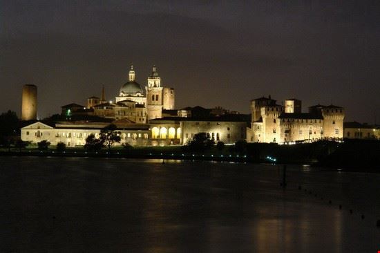 Musei e arte - Mantova si trova nella regione Lombardia nel Nord Italia, non lontano dal confine con le regioni Veneto ed Emilia-Romagna.