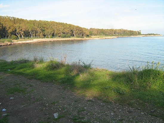 Spiaggia sulla costa di Pula