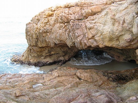 Grotticelle lungo le coste di Pula