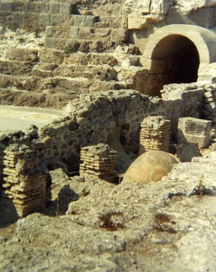 Particolare del teatro romano di Nora