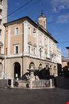 P.zza del Comune e Fontana dei Delfini