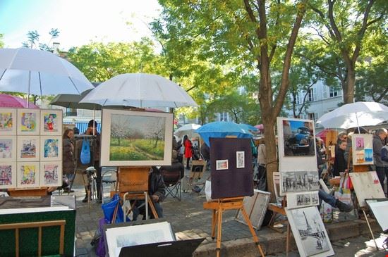 Place du Tertre - Maisna / Shutterstock.com