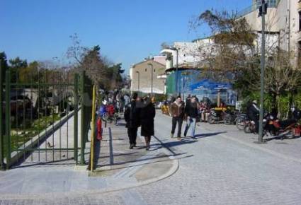 plaka strada adrianou