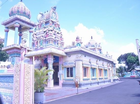  la religione induista è la maggiore qui a Mauritius e si possono visitare parecchi templi  