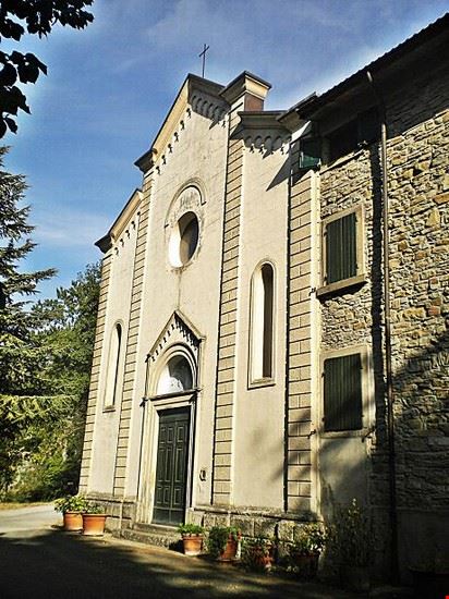  la facciata della chiesa di Tirli  
