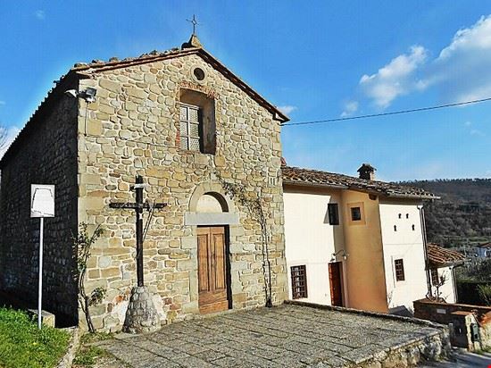  l'antica chiesa a Cutugnano tra Montale e Fognano  