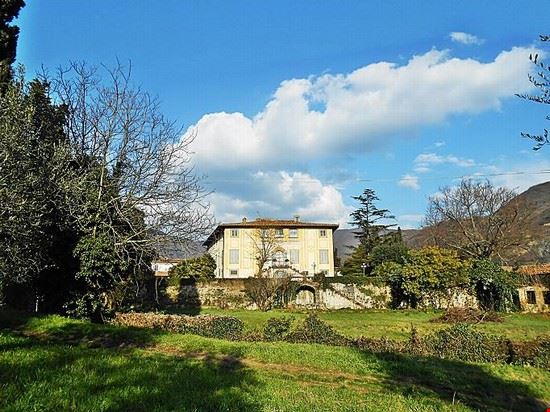  panorama con la villa in località Colle Albero a Fognano  