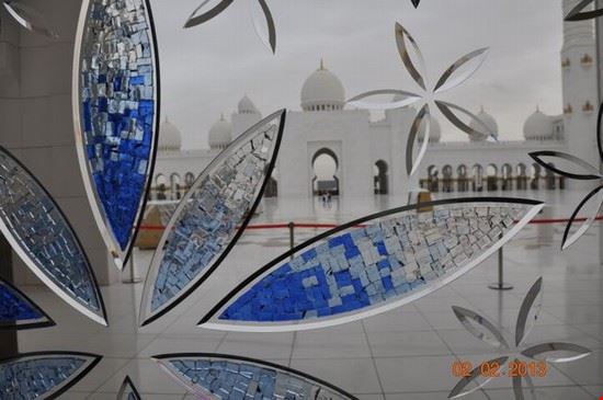 Gran Moschea dello Sceicco Zayed una bella vetrata della moschea bianca  