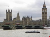IL PARLAMENTO INGLESE CON IL BIG BEN VISTI DAL TAMIGI