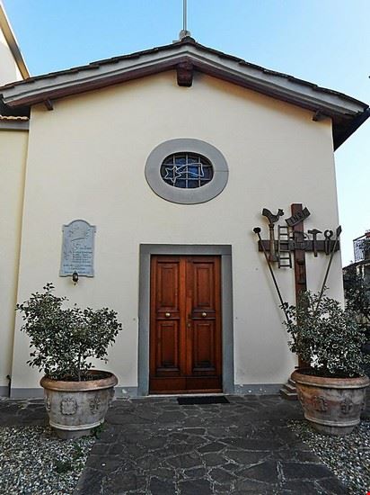  Piccola chiesetta ai Colli Alti presso Signa.  