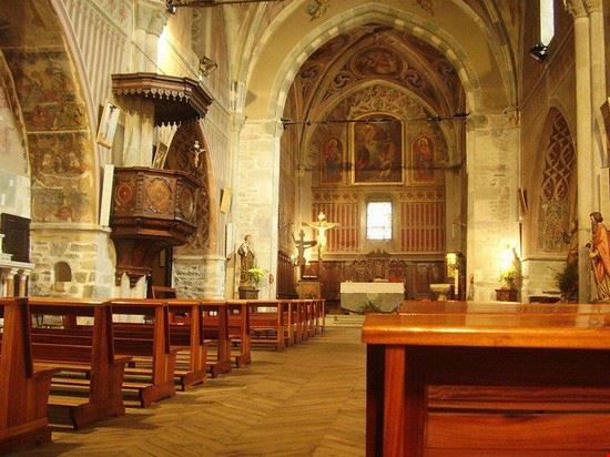  Interno parrocchia  