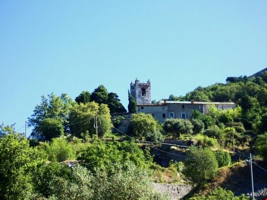  Questa Pieve è una delle più belle e antiche di tutta la Versilia ma da pochi mesi non è possibile visitarla perchè è stata vittima di importanti cedimenti strutturali. Speriamo in una prossima riapertura.  