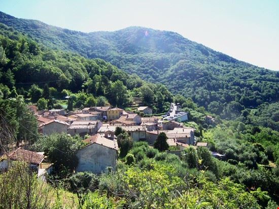  Scorcio del piccolo paesino visto dalla località denominata "Croce".  