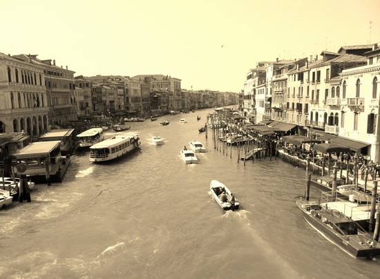 Vista Canal grande dal Ponte di Rialto