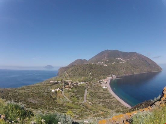 Villaggio Neolitico di Capo Graziano Il porto e l'isola vista da Capo Graziano  