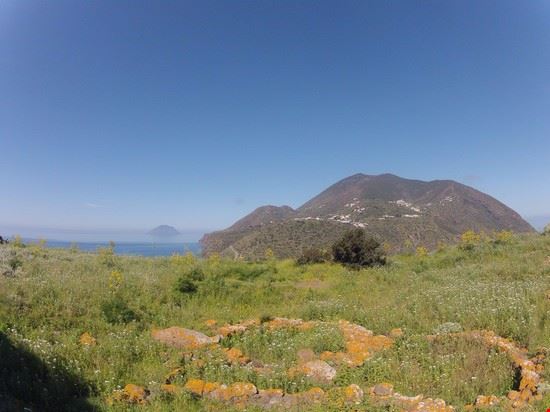 Villaggio Neolitico di Capo Graziano Alcuni resti dell'insediamento di Capo Graziano  