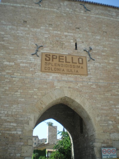 Ingresso nel centro di Spello