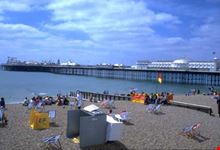 Spiaggia con ponte