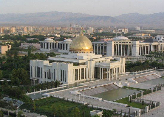 Il palazzo presidenziale di Ashgabat