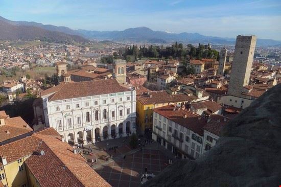 Città alta Piazza Vecchia,Palazzo Nuovo e Torre del Gombito  