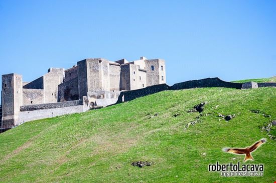 Castello di Melfi Il castello che domina il paese  
