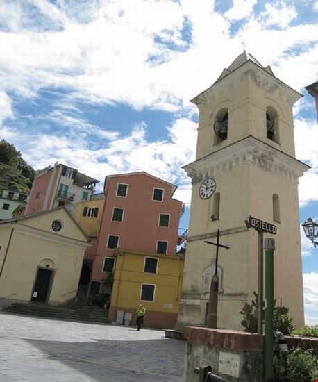  Piazza Innocenzo IV a Manarola .  