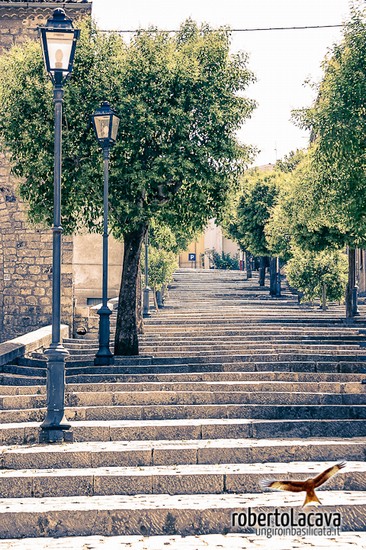 Per le vie del Paese
