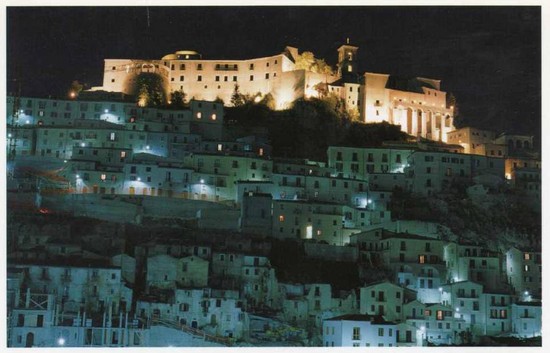 muro lucano di notte