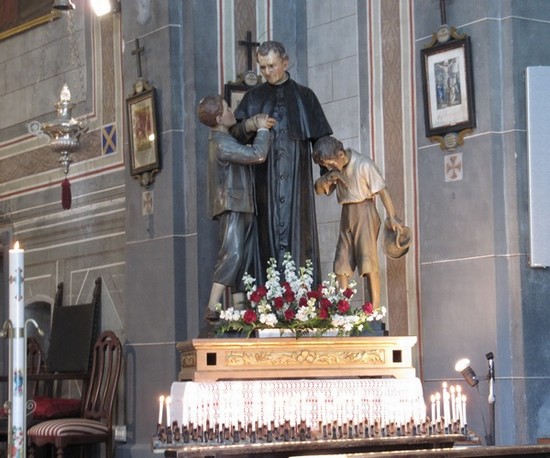 Statua di Don Bosco
