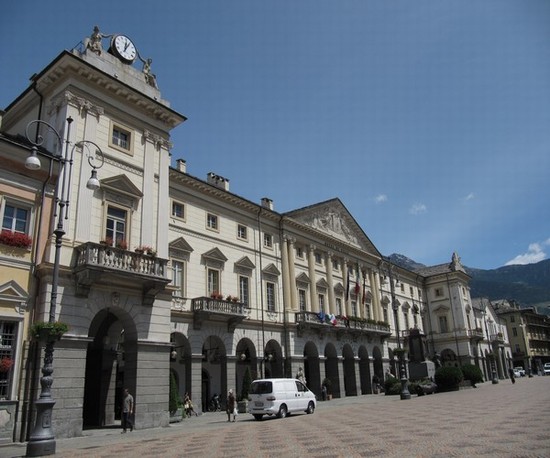 Municipio e Piazza Chanoux