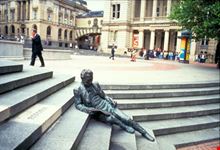 birmingham statua seduta