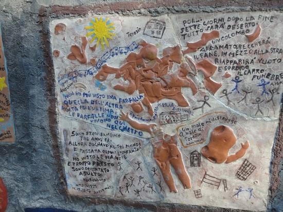 Decorazione "Aushwitz" su muro