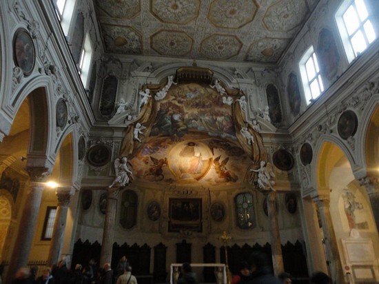 Interno chiesa ornamenti
