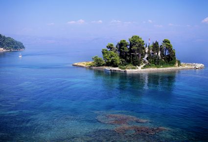 Piccola isola vicino la costa
