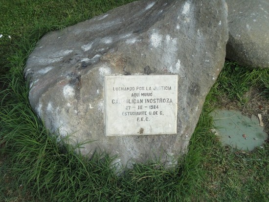 pietra presso l'università - monumento