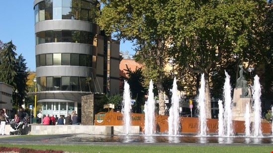  La piazza è stata rimodernata con una grande fontana.Arch. Faroldi  
