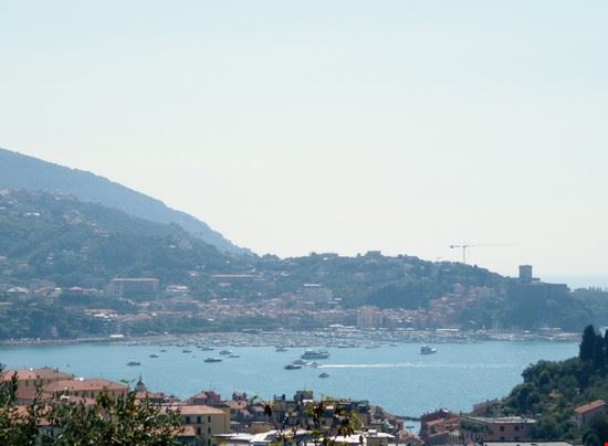 Vita diurna e vita notturna - Lerici vista da San Terenzo Località Santa Teresa