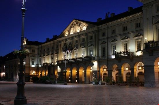 Piazza Chanoux Municipio su Piazza Chanoux, Aosta  