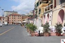 la Banchina del porto di Oneglia
