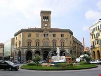 piazza sante con fontana